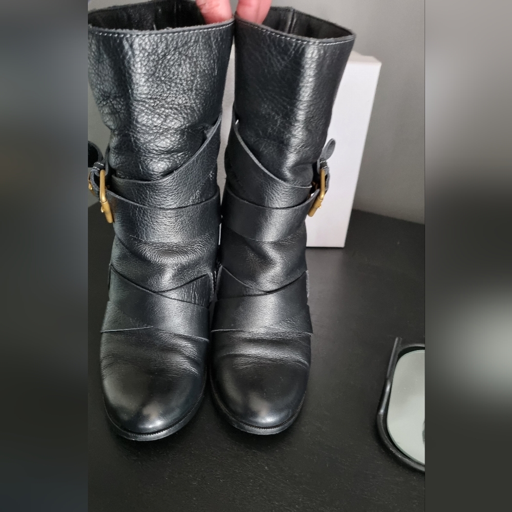 Chloe vintage leather ankle boots 😍 size 37.5 but fit a 7. Listed elsewhere 2 - Picture 2 of 8